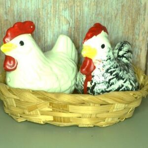 Vintage Chicken In A Basket Salt And Pepper Shakers Country And Farmhouse Decor
